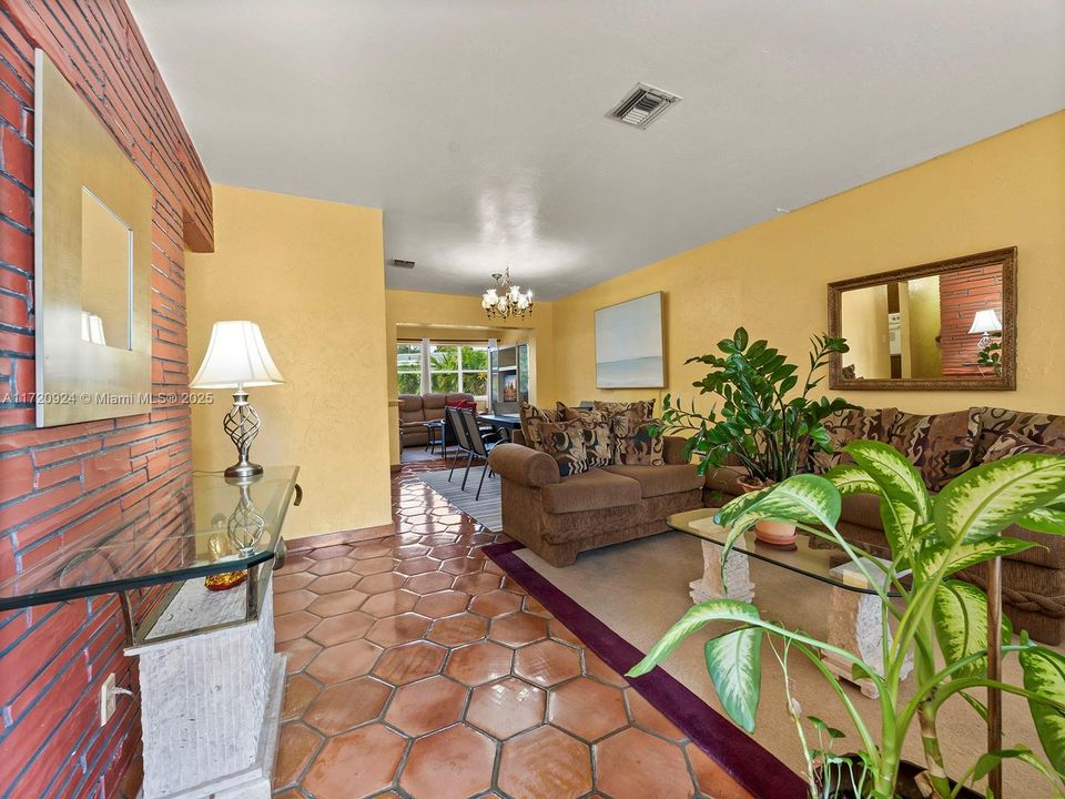 For Sale: $540,000 (3 beds, 1 baths, 1365 Square Feet)