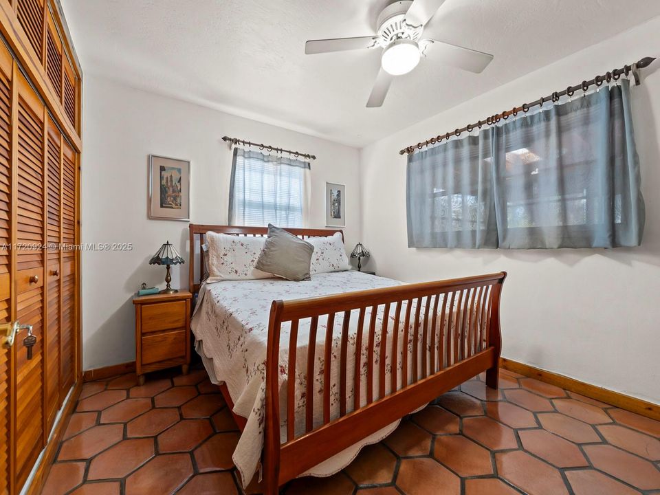 For Sale: $540,000 (3 beds, 1 baths, 1365 Square Feet)