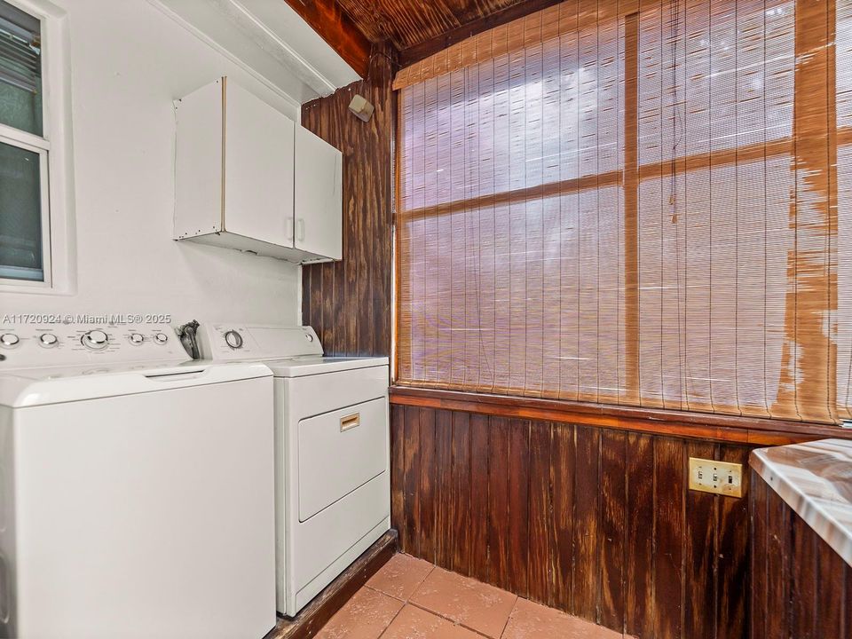 For Sale: $540,000 (3 beds, 1 baths, 1365 Square Feet)