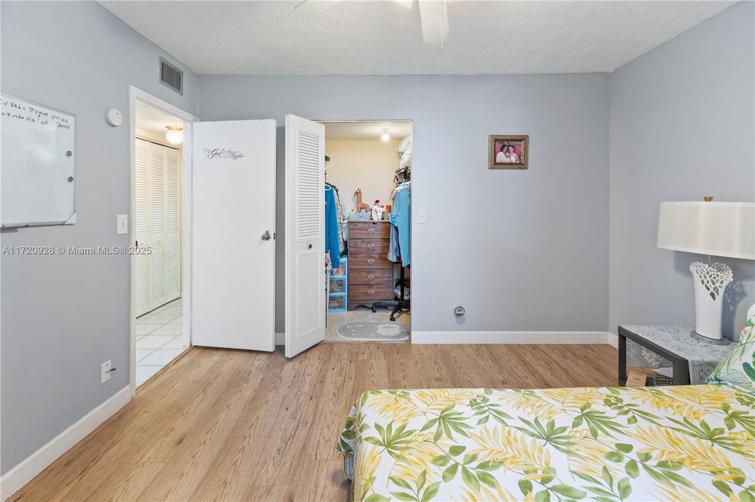 For Sale: $170,000 (2 beds, 2 baths, 1010 Square Feet)