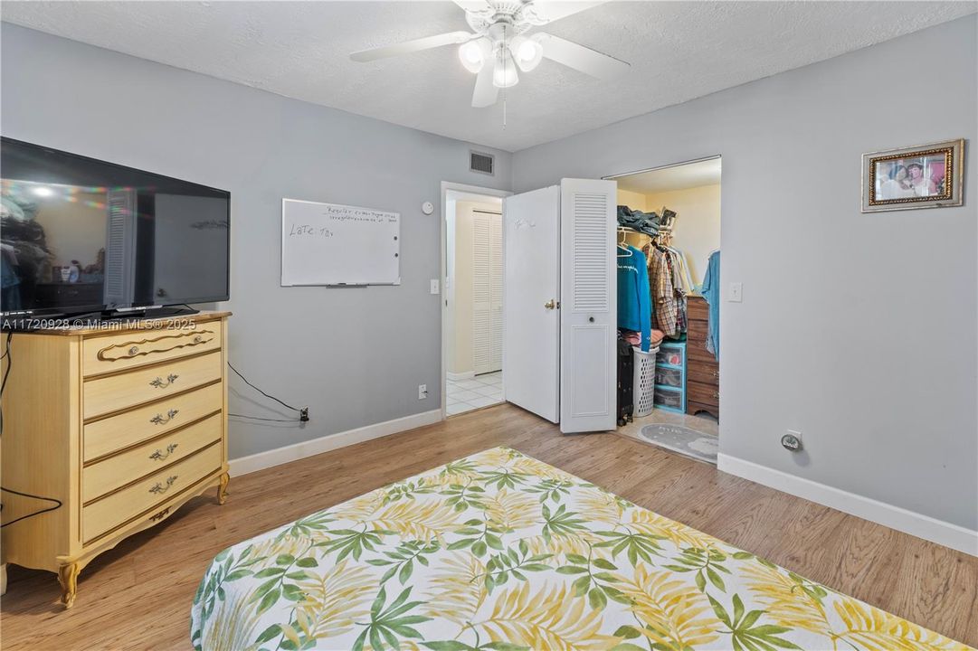 For Sale: $170,000 (2 beds, 2 baths, 1010 Square Feet)