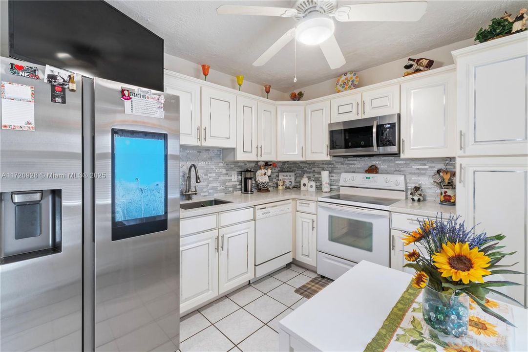 For Sale: $170,000 (2 beds, 2 baths, 1010 Square Feet)