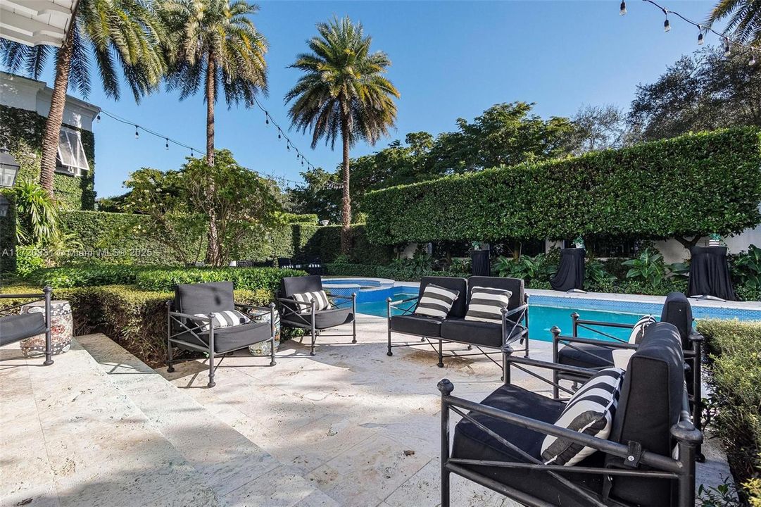 For Sale: $4,995,000 (5 beds, 4 baths, 3432 Square Feet)