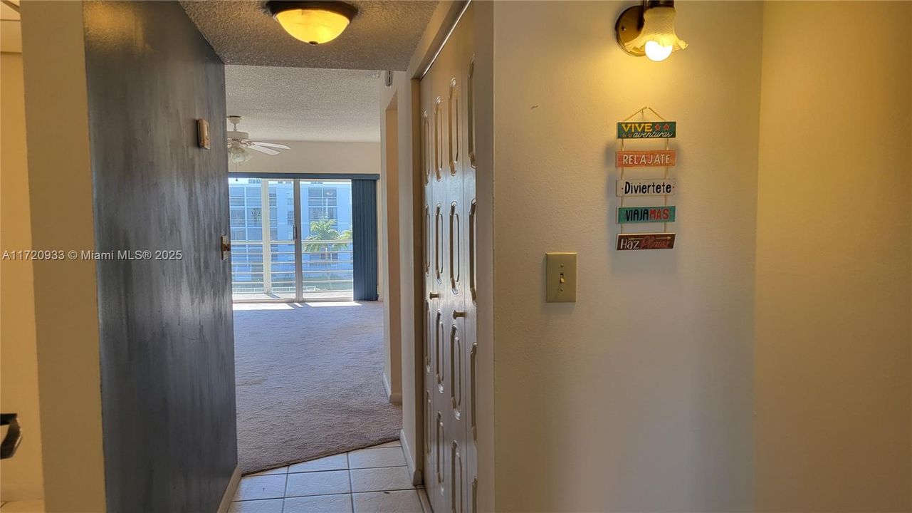 For Rent: $1,800 (1 beds, 1 baths, 780 Square Feet)