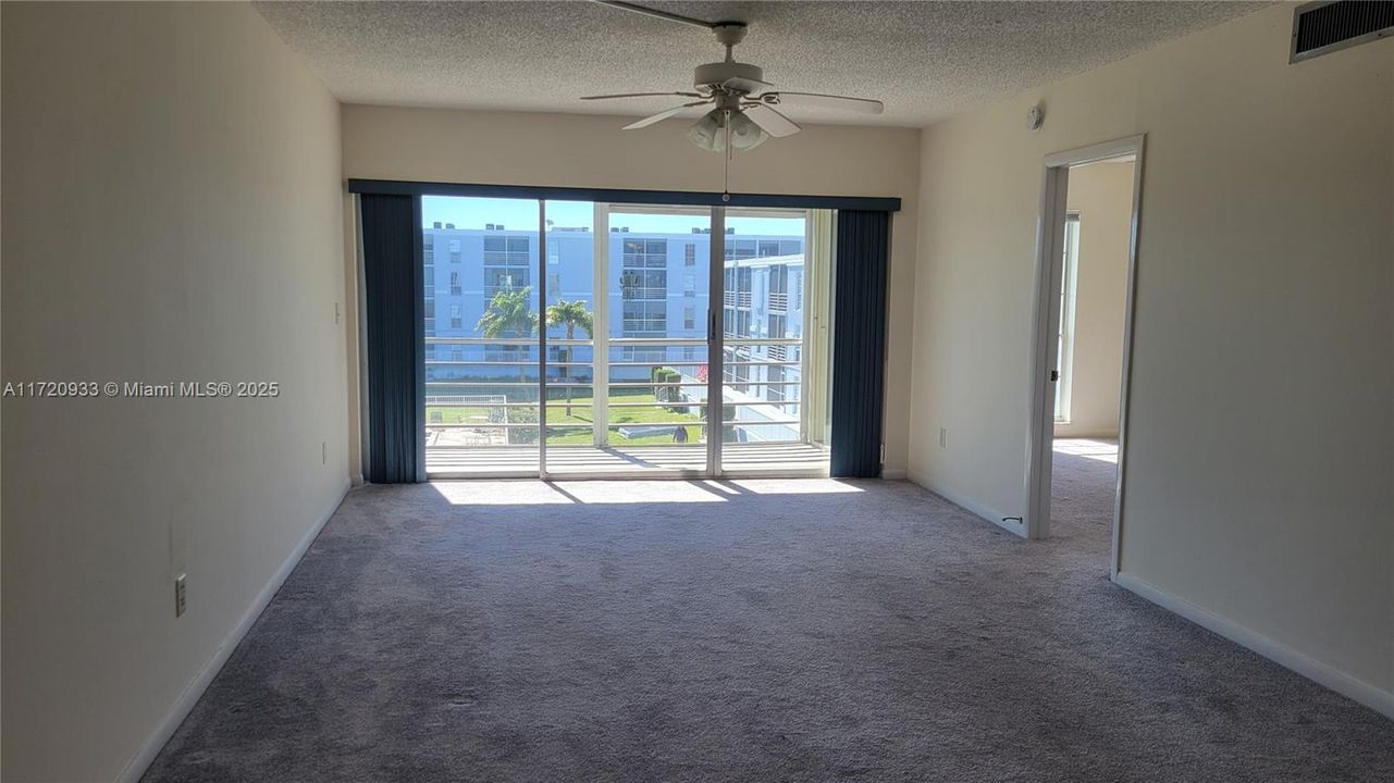 For Rent: $1,800 (1 beds, 1 baths, 780 Square Feet)