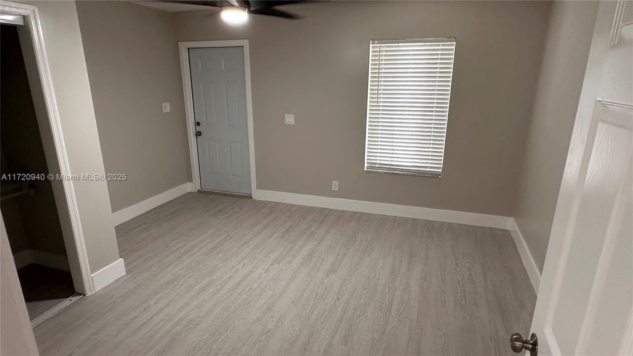 For Rent: $1,700 (1 beds, 1 baths, 2847 Square Feet)