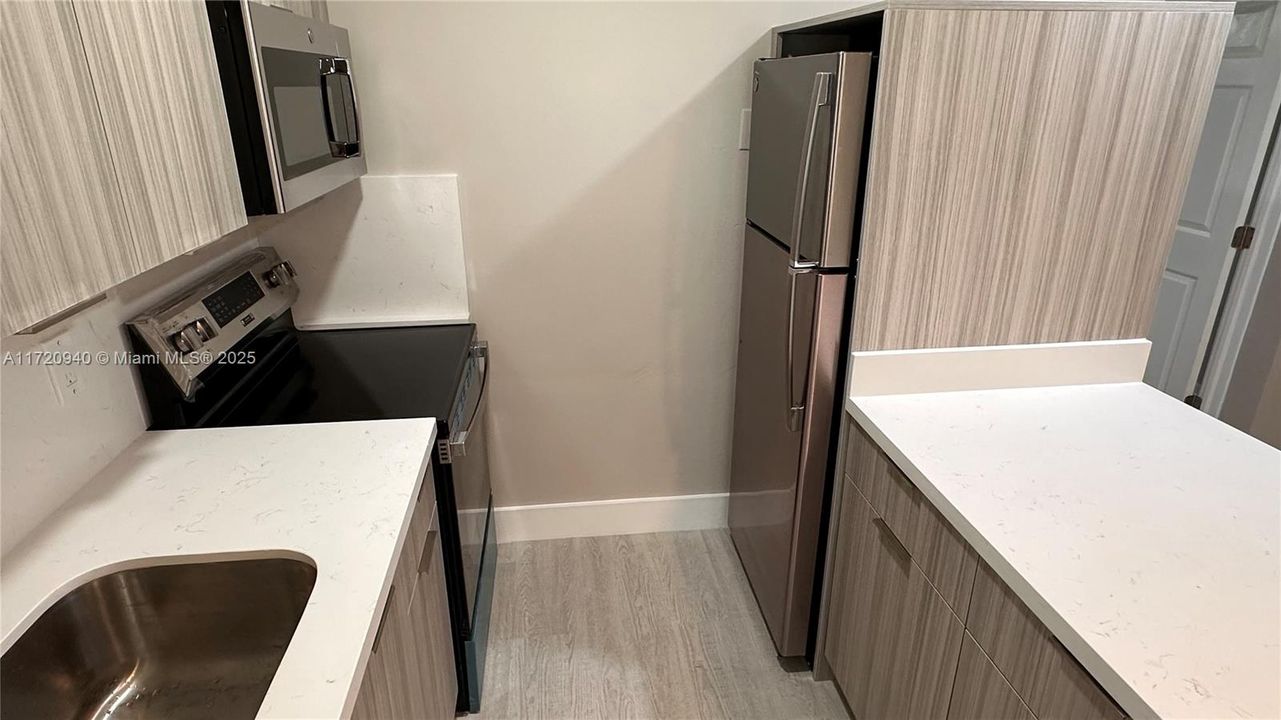 For Rent: $1,700 (1 beds, 1 baths, 2847 Square Feet)