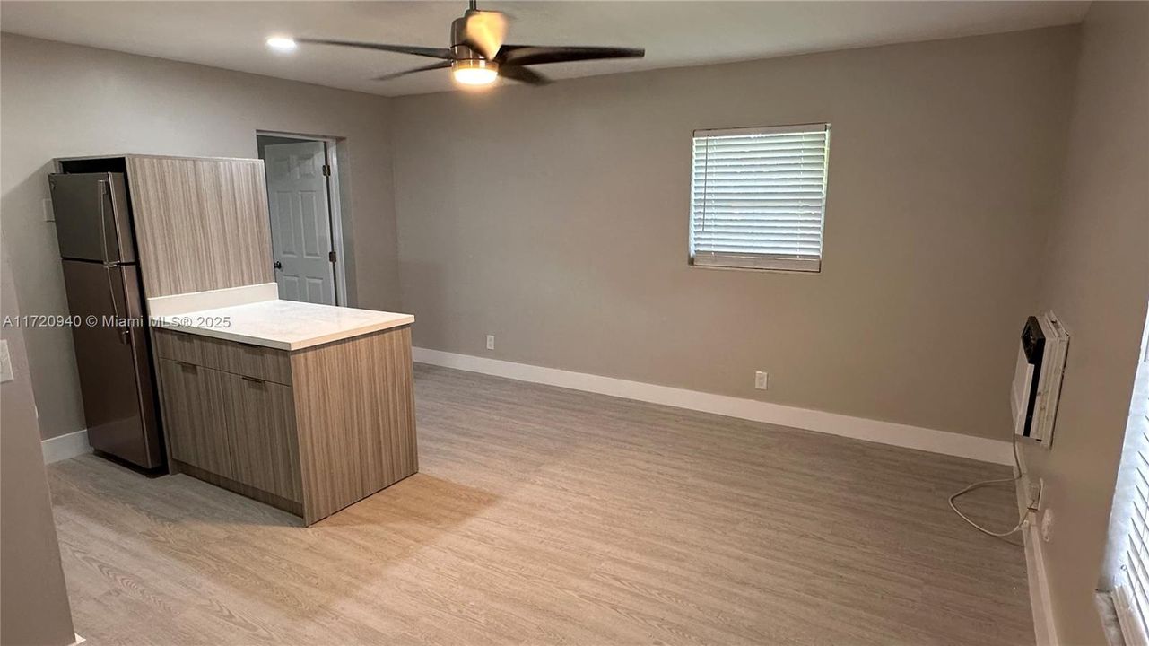 For Rent: $1,700 (1 beds, 1 baths, 2847 Square Feet)