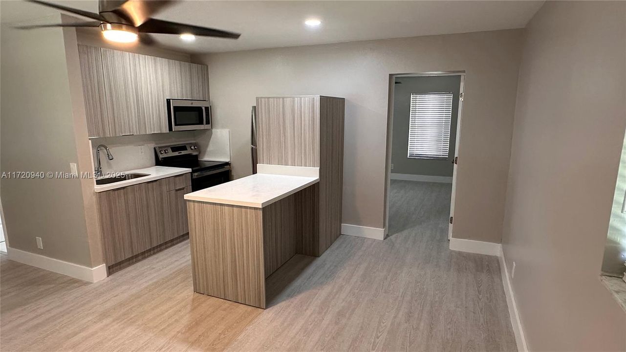 For Rent: $1,700 (1 beds, 1 baths, 2847 Square Feet)