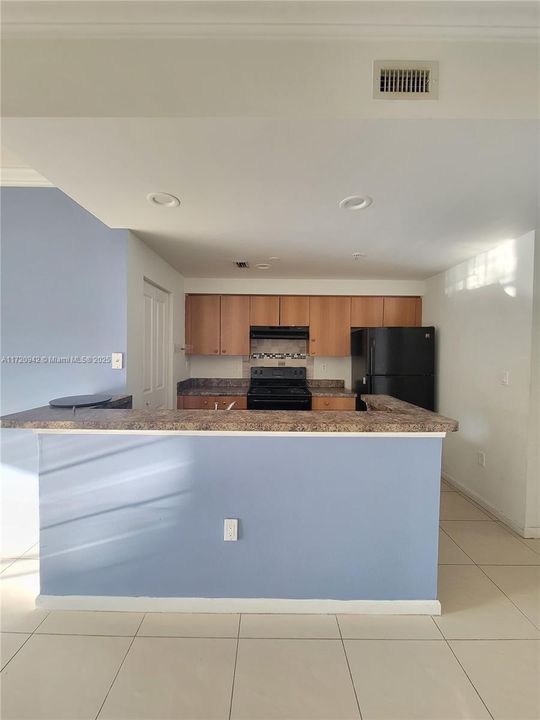 For Rent: $2,400 (2 beds, 2 baths, 1076 Square Feet)