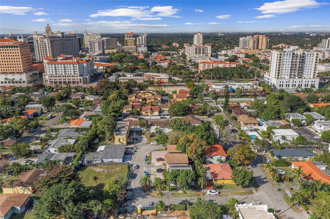 For Sale: $895,000 (3 beds, 2 baths, 1612 Square Feet)