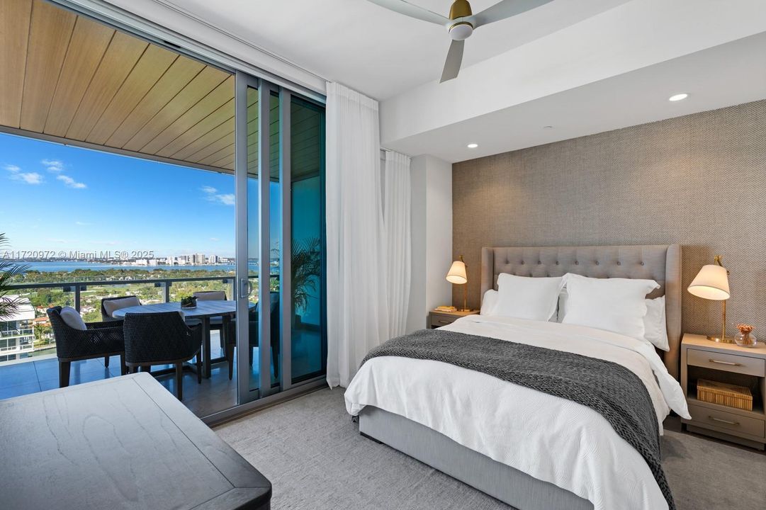 Recently Sold: $3,349,000 (2 beds, 2 baths, 1245 Square Feet)
