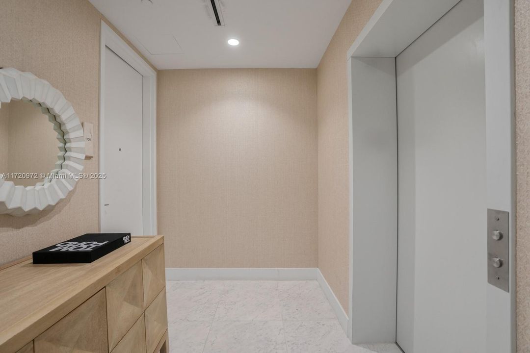 Recently Sold: $3,349,000 (2 beds, 2 baths, 1245 Square Feet)