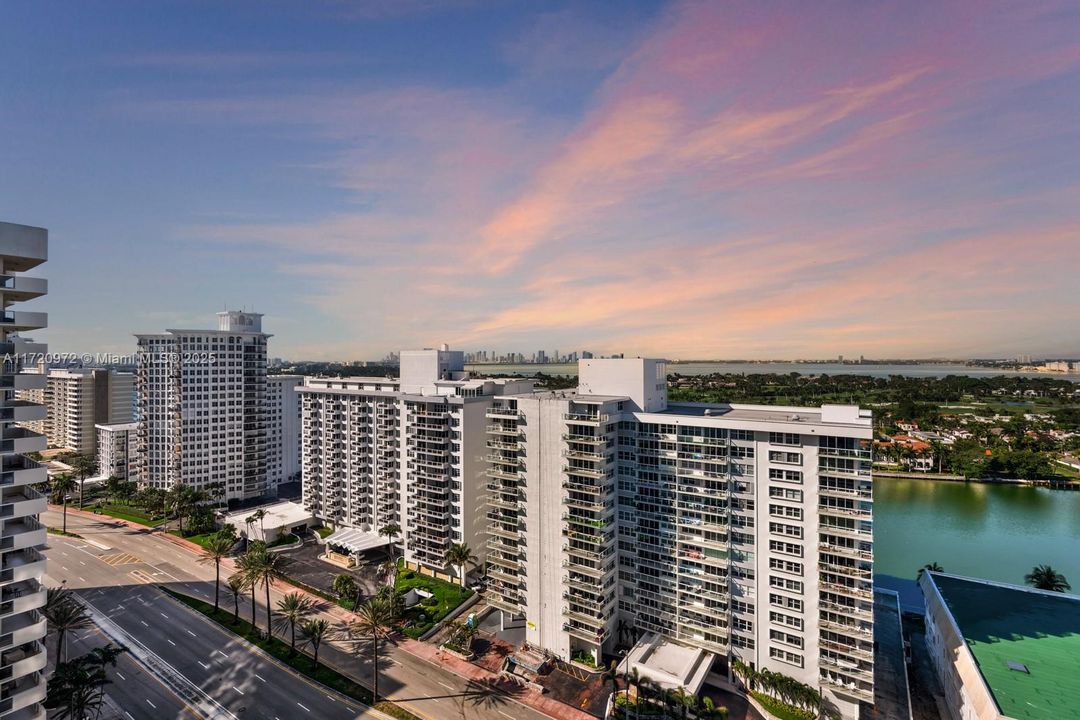 Recently Sold: $3,349,000 (2 beds, 2 baths, 1245 Square Feet)