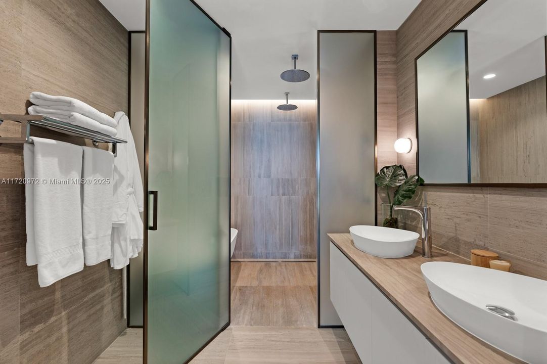 Recently Sold: $3,349,000 (2 beds, 2 baths, 1245 Square Feet)