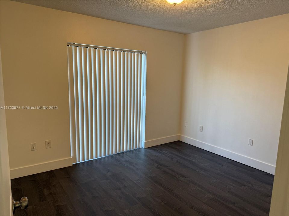 For Rent: $2,500 (2 beds, 2 baths, 956 Square Feet)