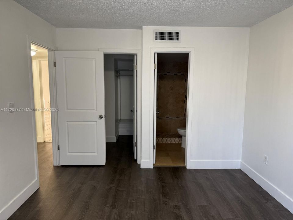 For Rent: $2,500 (2 beds, 2 baths, 956 Square Feet)