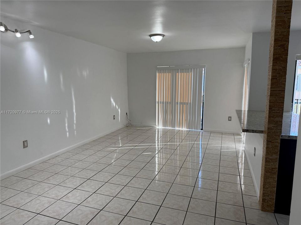 For Rent: $2,500 (2 beds, 2 baths, 956 Square Feet)