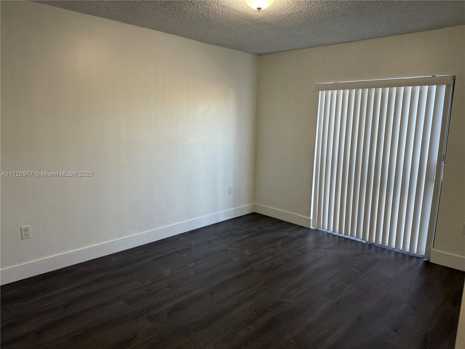 For Rent: $2,500 (2 beds, 2 baths, 956 Square Feet)