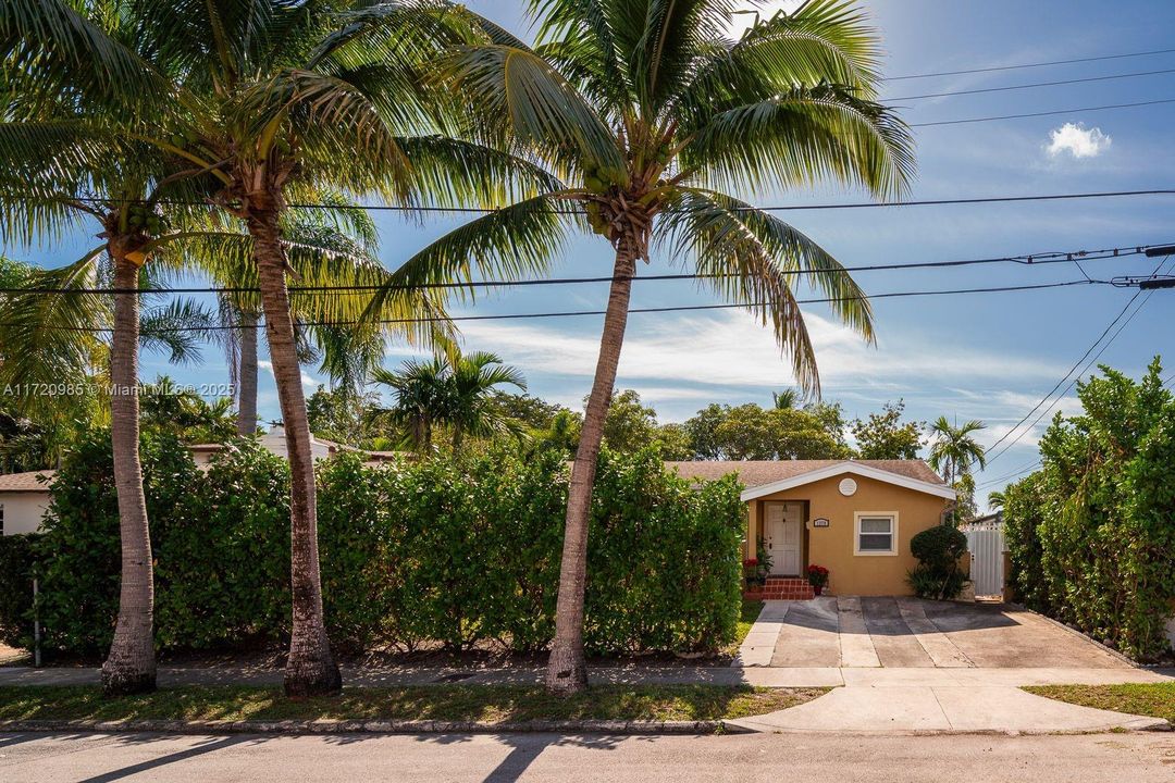 For Sale: $899,000 (3 beds, 3 baths, 1502 Square Feet)