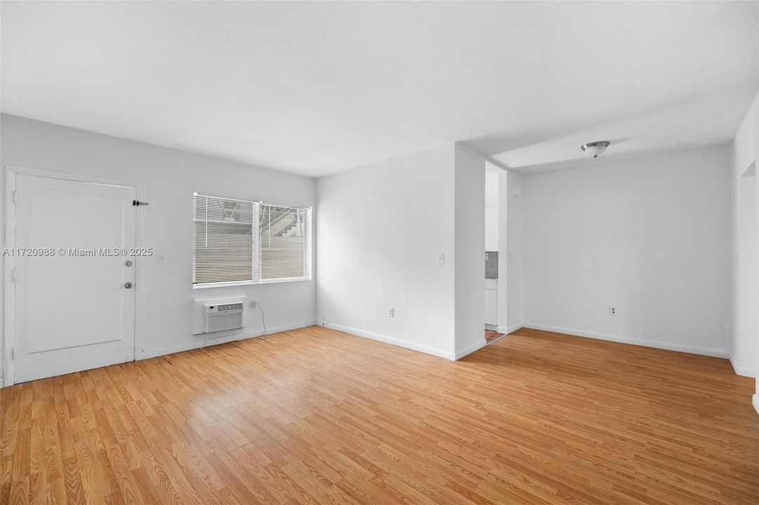 For Rent: $1,775 (1 beds, 1 baths, 857 Square Feet)