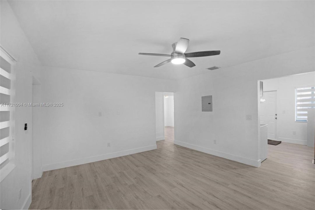 For Rent: $2,600 (2 beds, 1 baths, 1910 Square Feet)