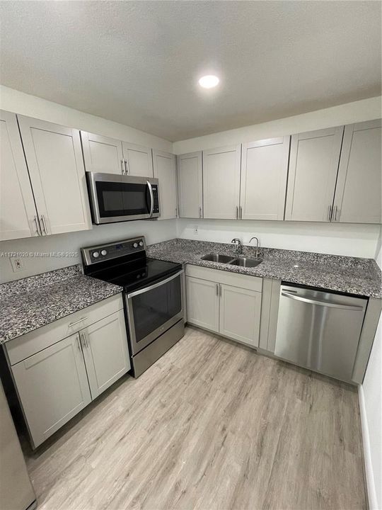 For Rent: $2,560 (4 beds, 2 baths, 1239 Square Feet)