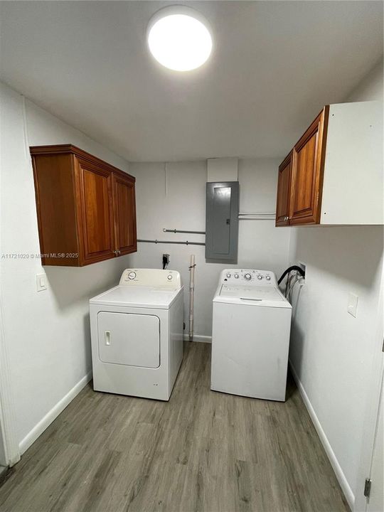 For Rent: $2,560 (4 beds, 2 baths, 1239 Square Feet)