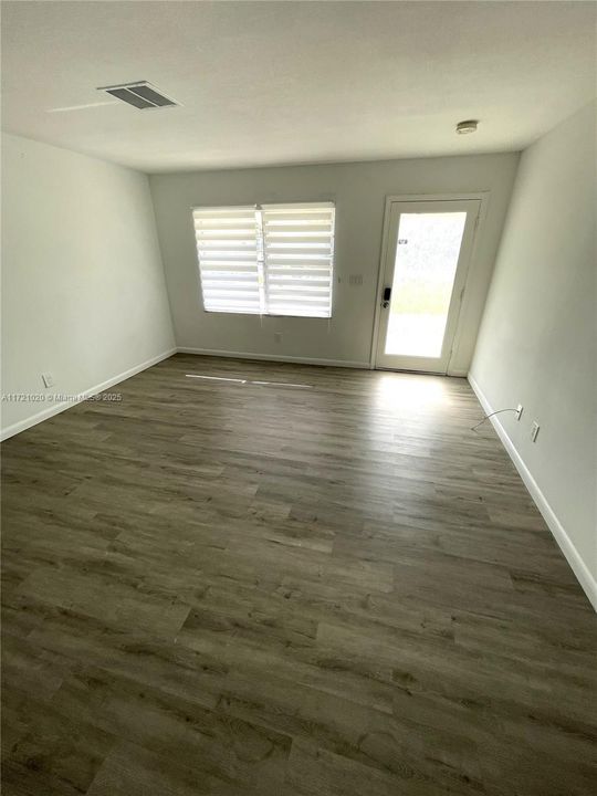 For Rent: $2,560 (4 beds, 2 baths, 1239 Square Feet)