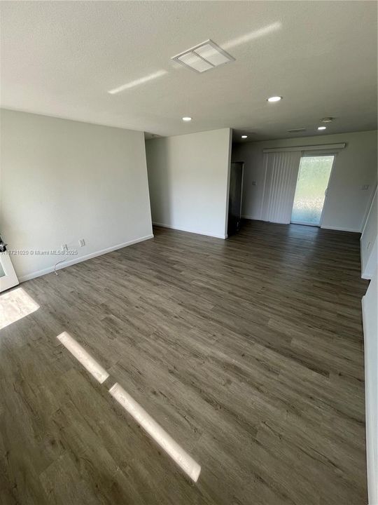 For Rent: $2,560 (4 beds, 2 baths, 1239 Square Feet)