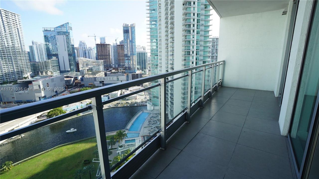 For Sale: $500,000 (1 beds, 1 baths, 846 Square Feet)