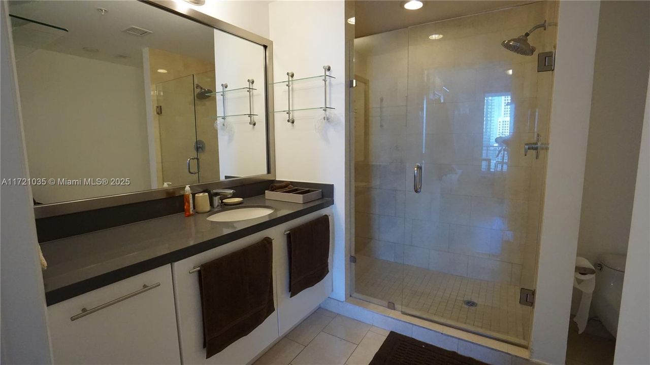 For Sale: $500,000 (1 beds, 1 baths, 846 Square Feet)