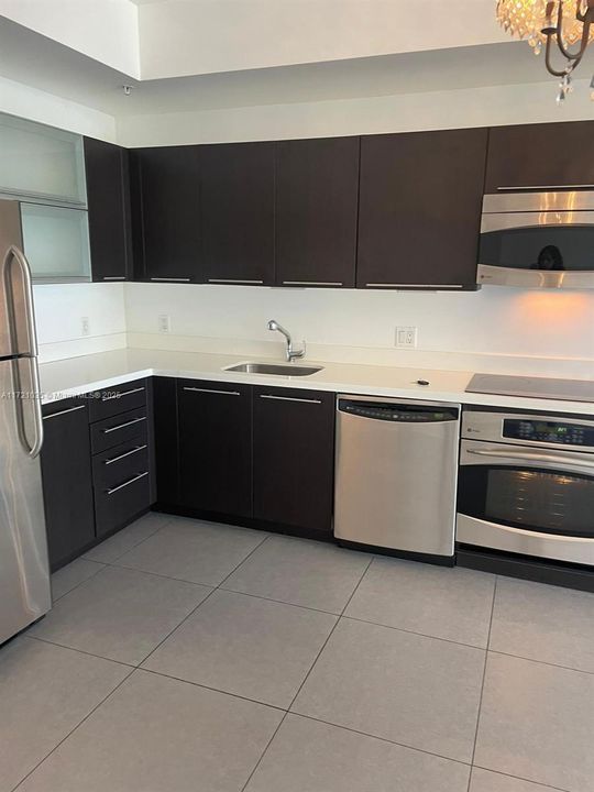 For Sale: $500,000 (1 beds, 1 baths, 846 Square Feet)