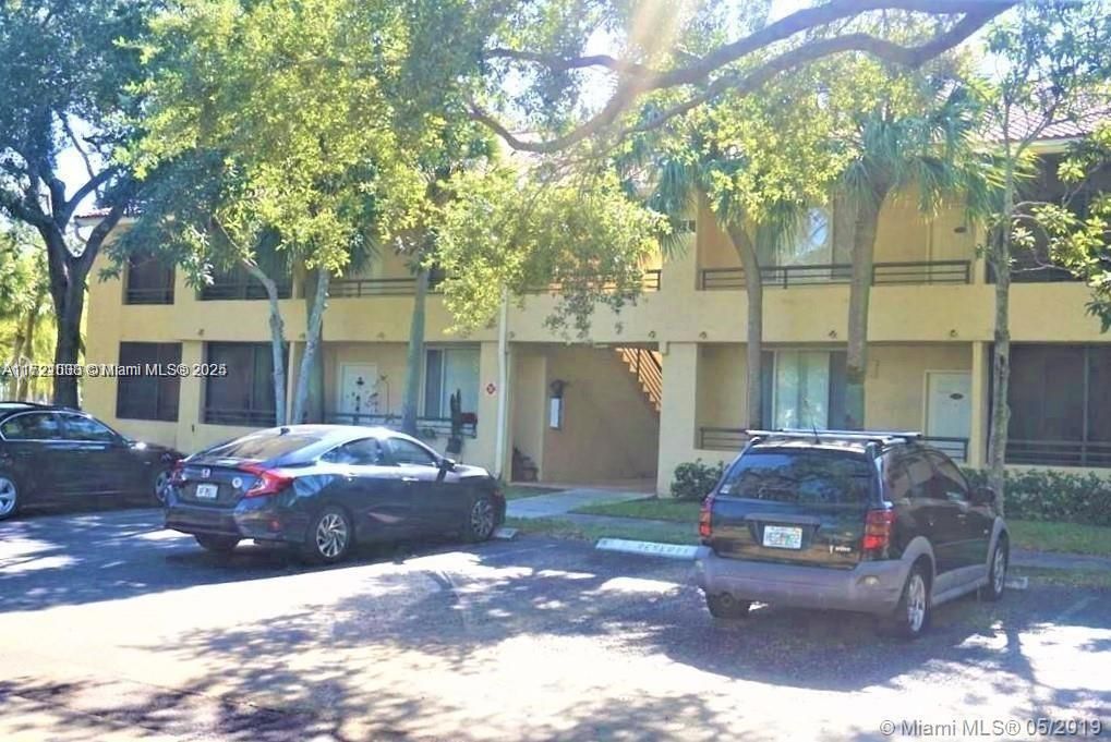 For Rent: $2,200 (2 beds, 2 baths, 975 Square Feet)