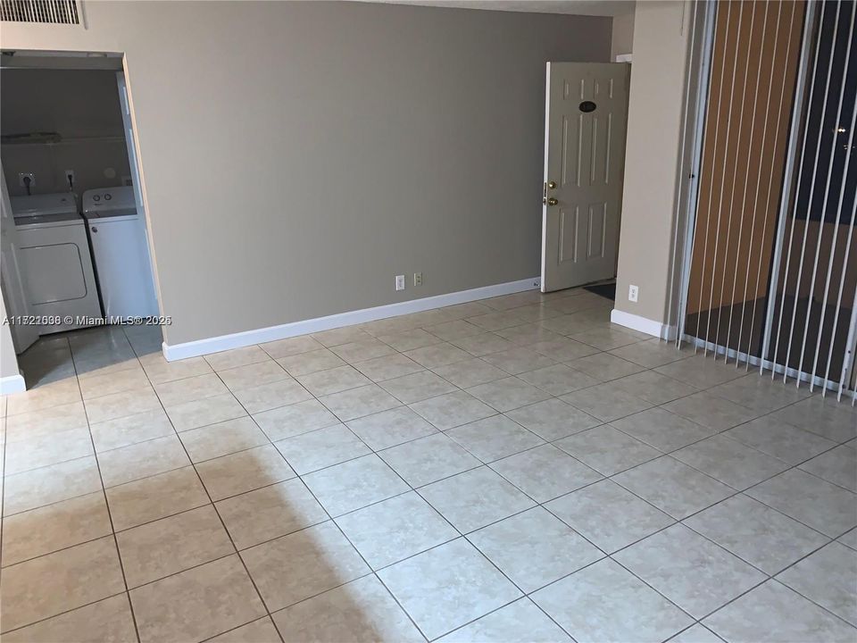 For Rent: $2,200 (2 beds, 2 baths, 975 Square Feet)