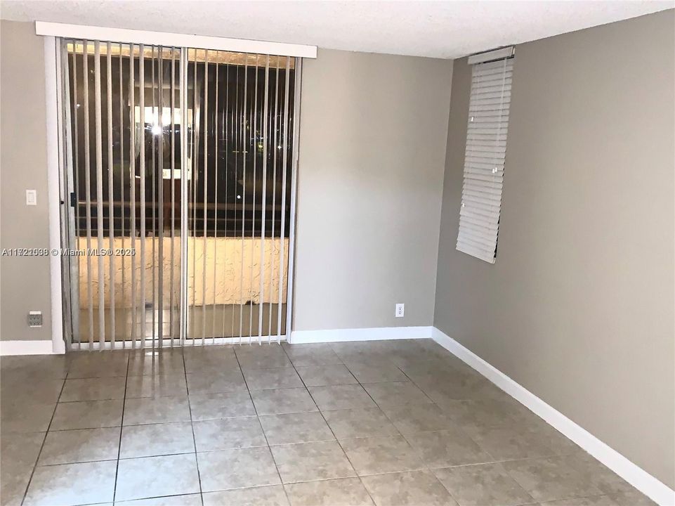 For Rent: $2,200 (2 beds, 2 baths, 975 Square Feet)