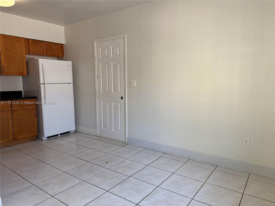 For Rent: $2,650 (2 beds, 1 baths, 1530 Square Feet)