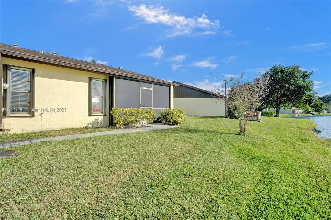 待售: $350,000 (2 贝兹, 2 浴室, 986 平方英尺)