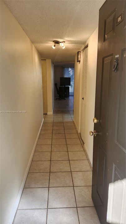 For Rent: $2,050 (2 beds, 2 baths, 919 Square Feet)