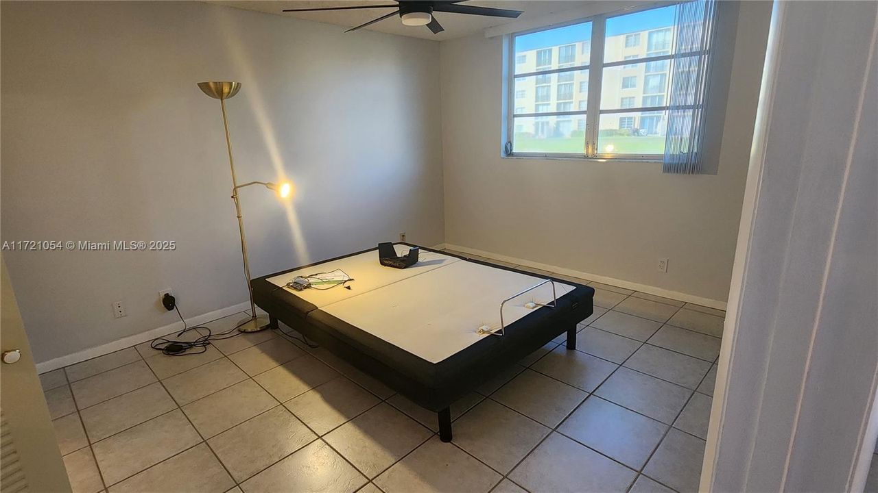 For Rent: $2,050 (2 beds, 2 baths, 919 Square Feet)