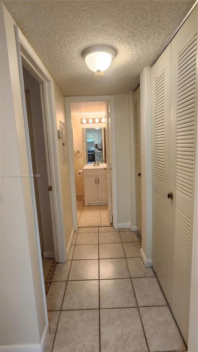 For Rent: $2,050 (2 beds, 2 baths, 919 Square Feet)