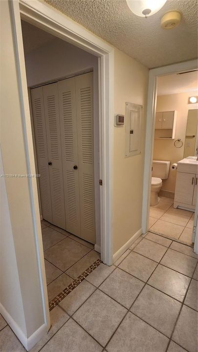 For Rent: $2,050 (2 beds, 2 baths, 919 Square Feet)