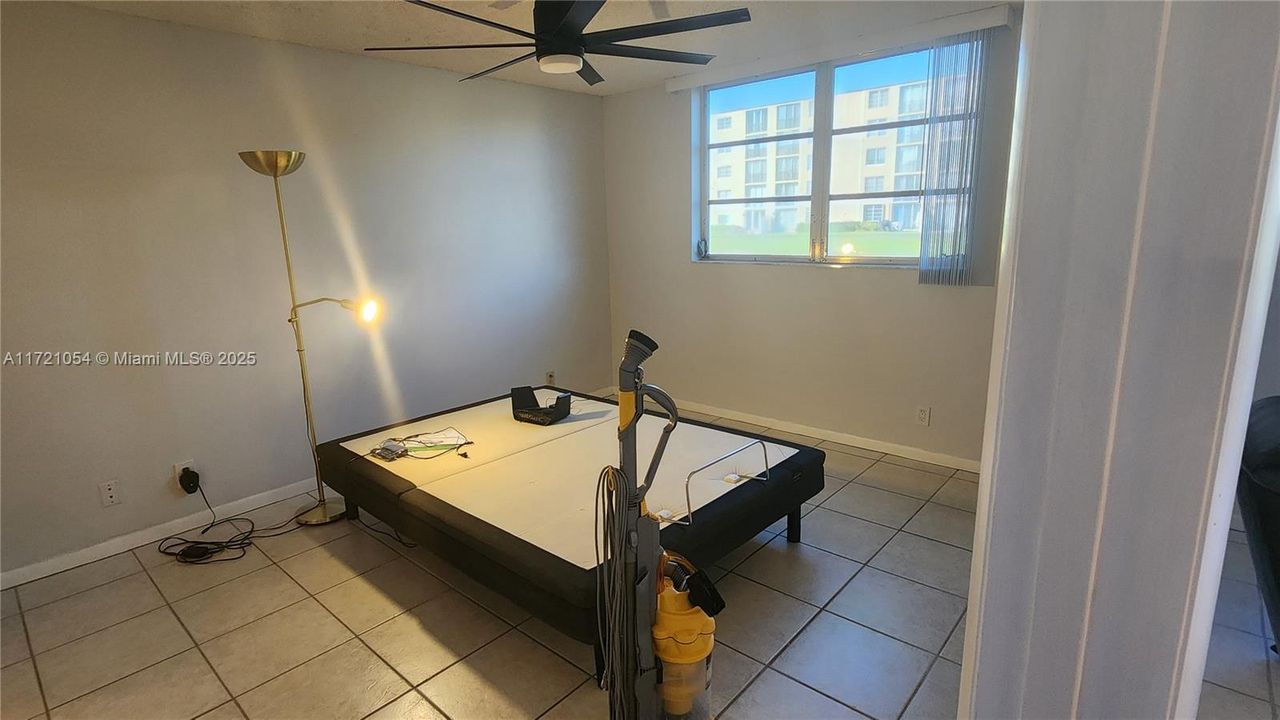 For Rent: $2,050 (2 beds, 2 baths, 919 Square Feet)