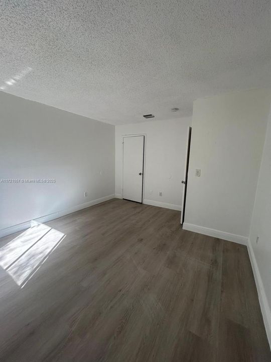 For Rent: $2,700 (3 beds, 1 baths, 1167 Square Feet)