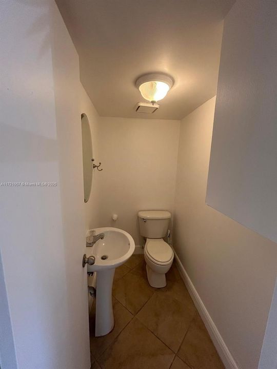 For Rent: $2,700 (3 beds, 1 baths, 1167 Square Feet)