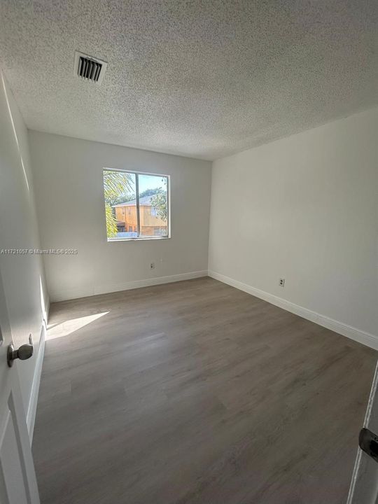 For Rent: $2,700 (3 beds, 1 baths, 1167 Square Feet)