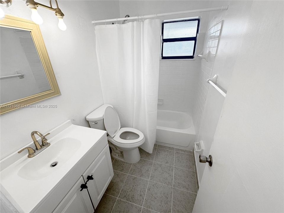 Recently Rented: $2,400 (3 beds, 2 baths, 1093 Square Feet)