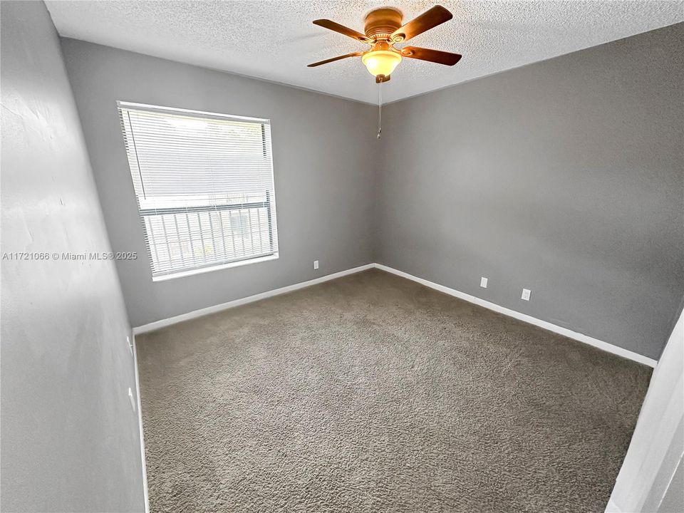 Recently Rented: $2,400 (3 beds, 2 baths, 1093 Square Feet)