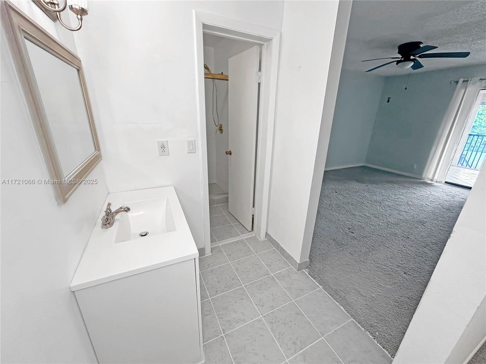 Recently Rented: $2,400 (3 beds, 2 baths, 1093 Square Feet)