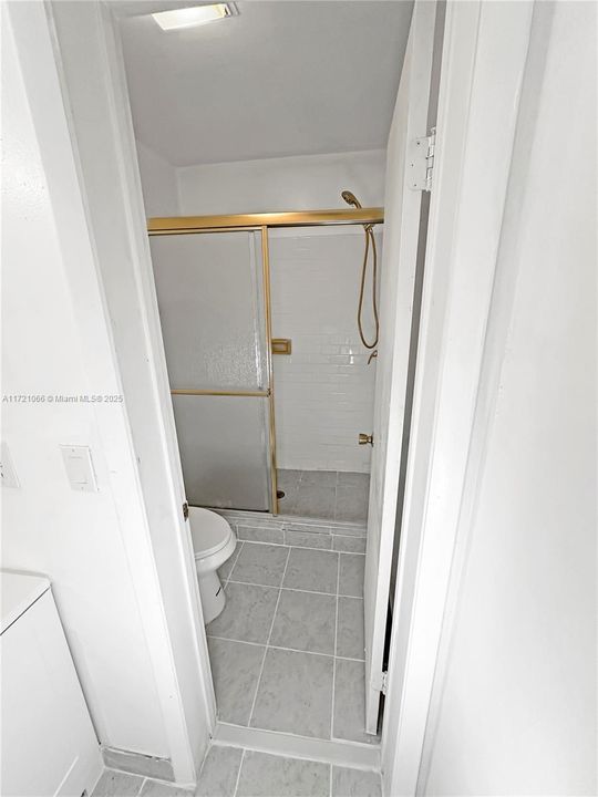 Recently Rented: $2,400 (3 beds, 2 baths, 1093 Square Feet)